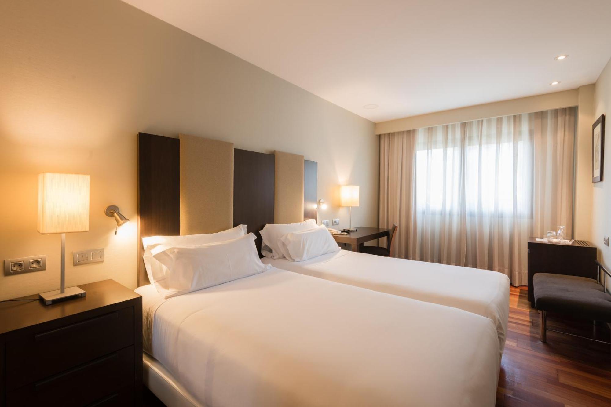 Hotel Ciudad De Valladolid Kültér fotó