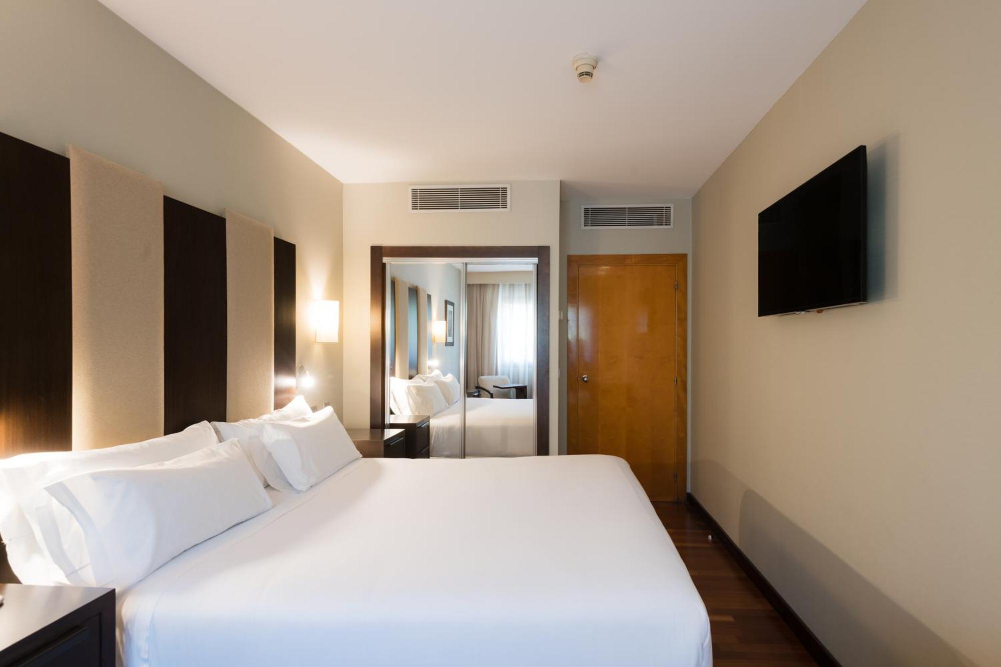 Hotel Ciudad De Valladolid Kültér fotó